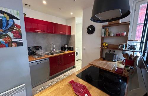 Saint-Jean-de-Luz Apartment | Appartement central à Saint-Jean-de-Luz, proche plage & port - FR-1-239-1090