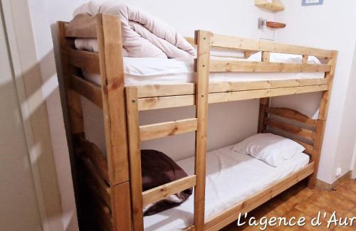 Montalbert Apartment | Appartement charmant 46m² pour 6 pers, proche pistes et commerces, balcon exposé Est - FR-1-755-13