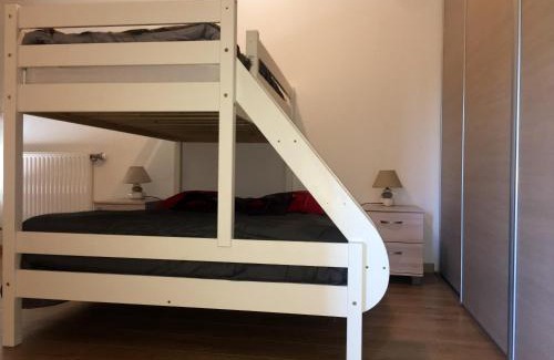 Dinard Apartment | Appartement charmant à Dinard avec balcon et jardin