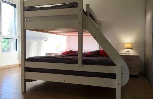 Dinard Apartment | Appartement charmant à Dinard avec balcon et jardin