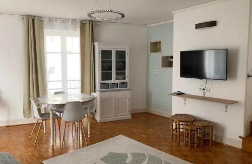 Neris-les-Bains Apartment | Appartement confortable à Néris-les-Bains avec parking gratuit
