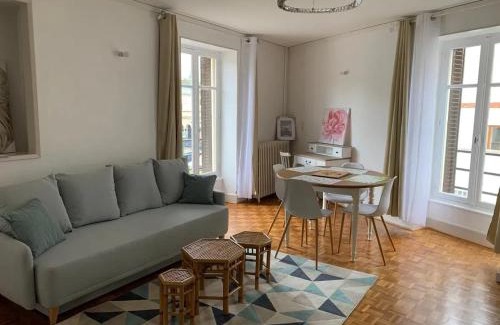 Neris-les-Bains Apartment | Appartement confortable à Néris-les-Bains avec parking gratuit