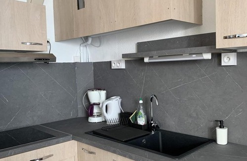 Eclose-Est Apartment | Appartement cosy 4 pers. avec balcon sud, proche commerces et remontées, L'Alpe d'Huez - FR-1-405-61