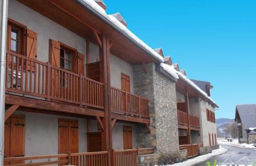 Vignec Apartment | Appartement cosy avec balcon, piscine saisonnière, proche Saint-Lary-Soulan, jusqu'à 6 personnes - FR-1-504-148
