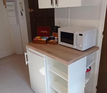 Saint-Claude Apartment | Appartement cosy avec son charme ancien.