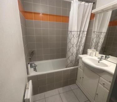 Monteux Apartment | Appartement cosy en résidence