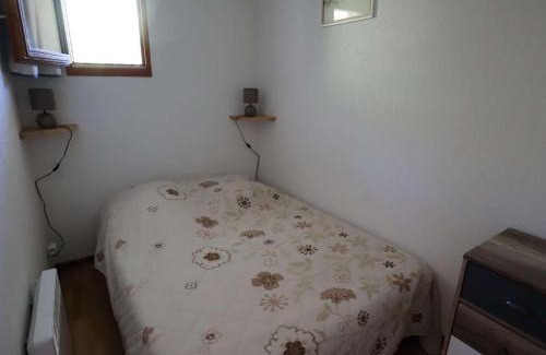 Areches Apartment | Appartement cosy 4 pers, centre-village, ski/rando à pied, piscine, commerces à proximité - FR-1-342-182