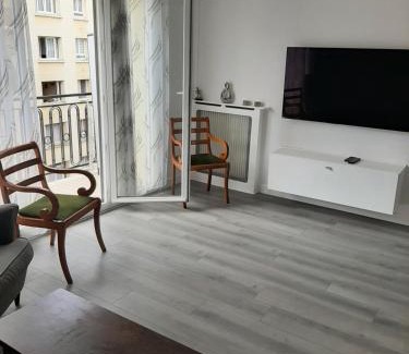 Charenton-le-Pont Apartment | Appartement cosy de centre ville