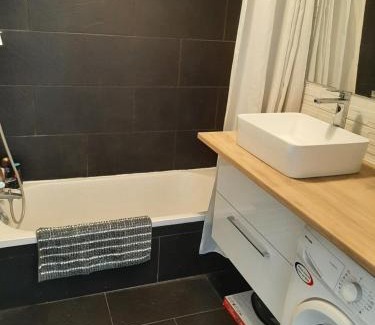 Charenton-le-Pont Apartment | Appartement cosy de centre ville