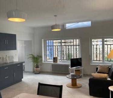 Saint-Astier Apartment | Appartement cour ancienne abbaye