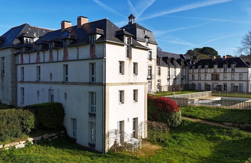 Baden House | Appartement Dans Château, Piscine, Balades. 4,5km de L'ile aux Moines