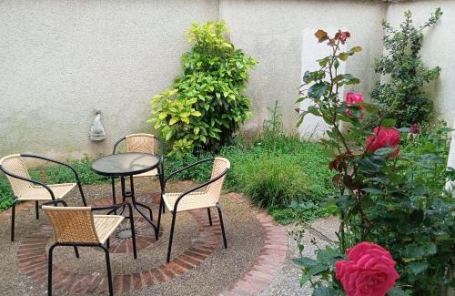 Provins Apartment | appartement dans une meulière d'architecte