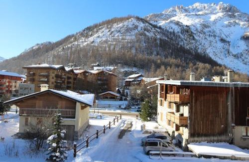 Le Cret Apartment | Appartement de Charme avec Cheminée et Grande Mezzanine à Val-d'Isère - FR-1-694-189