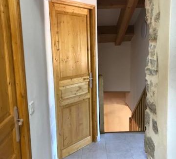 Avene Apartment | appartement de l'église et du château 2 à 15 personnes