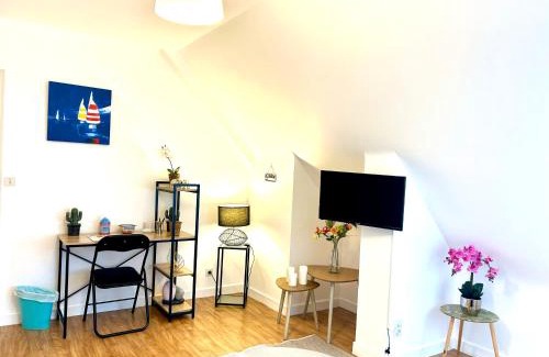 Cleguerec Apartment | Appartement deux chambres plus une chambre bébé ou enfant maximum trois ans à la campagne au calme