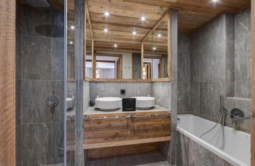 Le Fornet Apartment | Appartement duplex à Val d'Isère, sauna, cheminée, 4 chambres en suite, parking, pour 8 personnes - FR-1-567-123