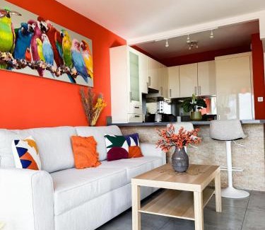 Frejus Plage Apartment | Appartement Eléa, Vue sur Mer, T1 sur Fréjus à 150m des plages