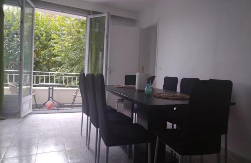 Enghien-les-Bains Apartment | Appartement familial face à un square arboré
