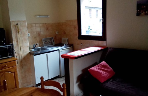 Bagneres-de-Luchon Apartment | Appartement 3 Pièces Avec Jardinet,a 1 km du Centre Ville, Pour 4a6 Personnes