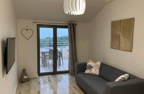 Bandol Apartment | Appartement Idéal Famille, Belle VUE Mer, Plage du Capelan Accessible à Pieds!