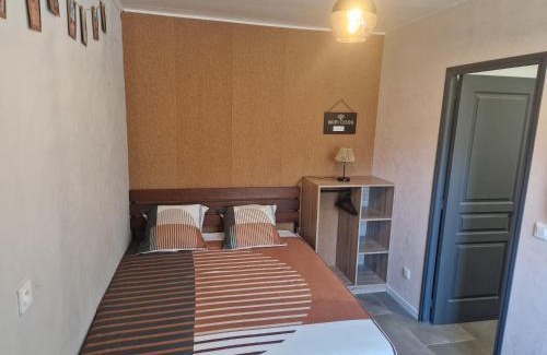 Serezin-du-Rhone Apartment | Appartement indépendant dans maison avec jardinet, au calme