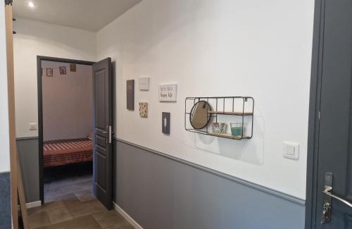 Serezin-du-Rhone Apartment | Appartement indépendant dans maison avec jardinet, au calme