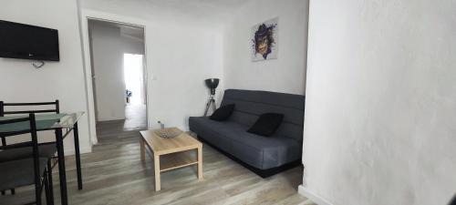 Saint-Ambroix Apartment | Appartement Le république idéalement situé.