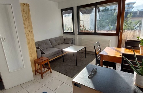 Gaillard Apartment | Appartement Lumineux au Calme Avec Balcon Tout Proche de Genève