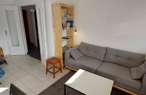 Gaillard Apartment | Appartement Lumineux au Calme Avec Balcon Tout Proche de Genève