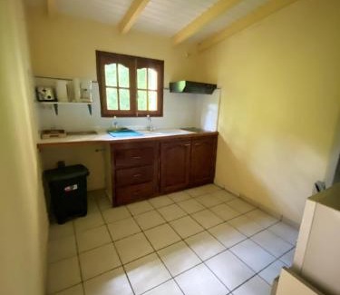 Baille-Argent Apartment | Appartement lumineux à Pointe-Noire avec piscine partagée