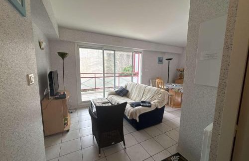 Pontaillac Apartment | Appartement lumineux près de la plage avec terrasse, parking, et équipements modernes - FR-1-494-98