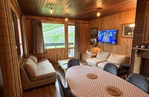 Meribel-Mottaret Apartment | Appartement Méribel: Proche pistes, 2 chambres, cuisine équipée - FR-1-355-13