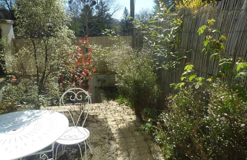 Marnes-la-Coquette Apartment | APPARTEMENT MEUBLE & EQUIPE A GARCHES/30 M2/1 250 €/MOIS