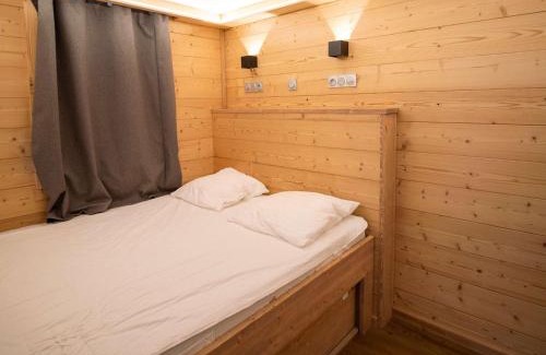 Val-Thorens Apartment | Appartement moderne à Val Thorens - 4 pers - 1 chambre, 1 cabine, skis aux pieds, balcon - FR-1-637-30