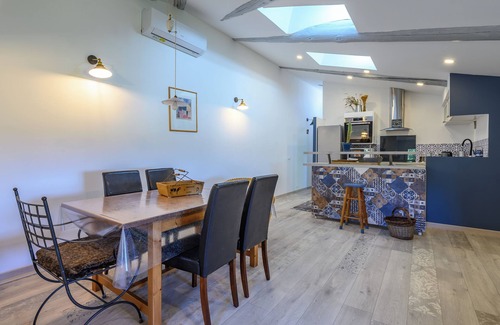 Venasque Apartment | APPARTEMENT ON THE 2ND FLOOR IN A FARMHOUSE 19TH CENTURY:TERRACE :GROUND FLOOR