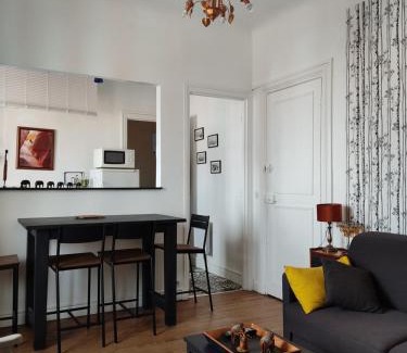 Saint-Jean-de-Luz City Center Apartment | Appartement pied de plage