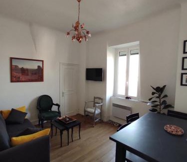 Saint-Jean-de-Luz City Center Apartment | Appartement pied de plage
