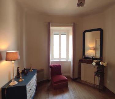 Saint-Jean-de-Luz City Center Apartment | Appartement pied de plage