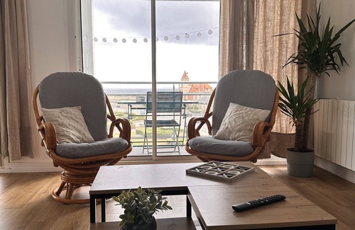 Morbihan Apartment | Appartement Rénové, vue sur Mer, à 20 Mètres de la Grande Plage de Quiberon