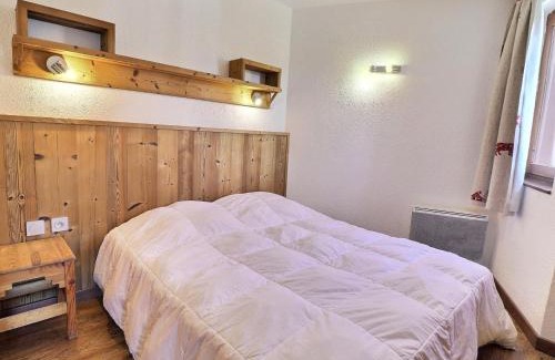La Perriere Apartment | Appartement skis aux pieds à La Tania - 6 pers, 2 pièces cabine, balcon, proche commerces, navette - FR-1-182A-11