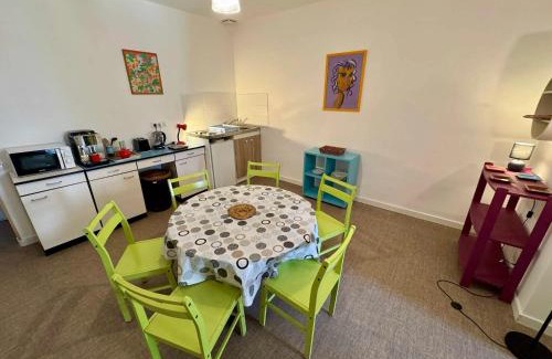Laure-Minervois Apartment | Appartement spacieux à Laure-Minervois avec piscine