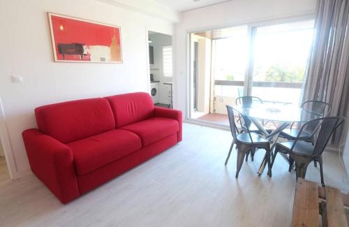 Benodet Apartment | Appartement T2 à Bénodet, refait à neuf, balcon, plage à pied, parking, classé 2 étoiles - FR-1-481-64