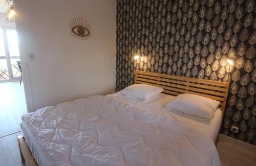 Benodet Apartment | Appartement T2 à Bénodet, refait à neuf, balcon, plage à pied, parking, classé 2 étoiles - FR-1-481-64