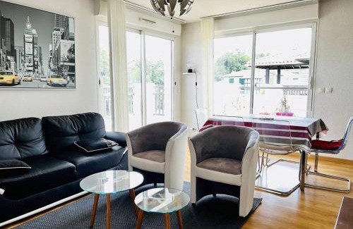 Cambo-les-Bains Apartment | Appartement T2 à Cambo-les-Bains, terrasse, parking, internet - FR-1-495-87