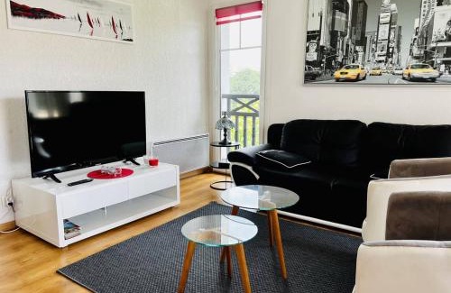 Cambo-les-Bains Apartment | Appartement T2 à Cambo-les-Bains, terrasse, parking, internet - FR-1-495-87