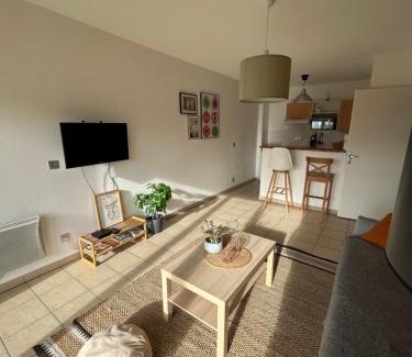 Blaye Apartment | Appartement T2 avec balcon, lumineux, au calme.