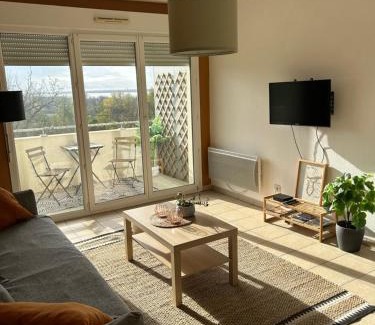 Blaye Apartment | Appartement T2 avec balcon, lumineux, au calme.