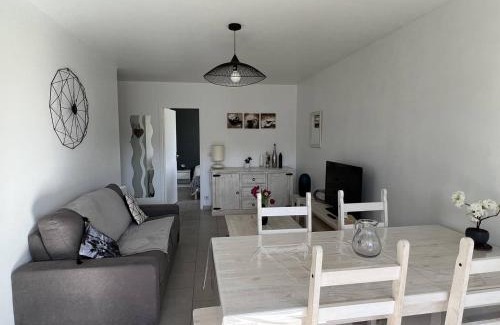 Cambo-les-Bains Apartment | Appartement T2 confortable avec terrasse sud et parking, au calme, proche commerces, petit animal accepté - FR-1-495-6