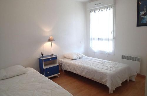 Etel Apartment | Appartement T2 moderne avec balcon, proche plage et port à Étel - FR-1-479-54
