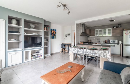 Yves Farge - Le Fleuve Apartment | Appartement Tenente - Welkeys